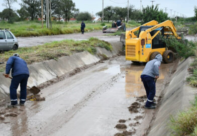 Mantenimiento de desagües en cuatro barrios